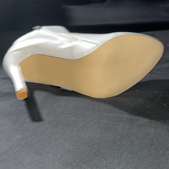 Heels - Picture 3 of 7